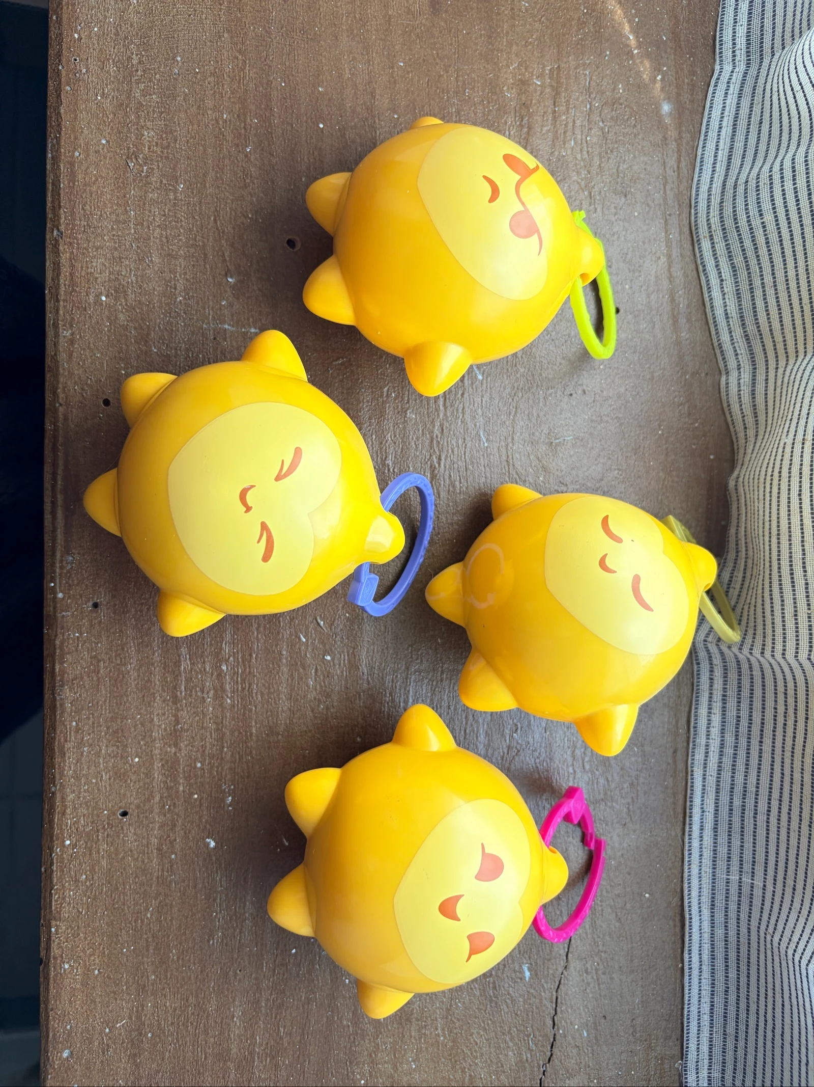Lot de 4 Boules Surprise Disney Wish avec mini figurines et accessoires  – photo 4